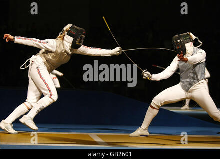 Martina Emanuel (à gauche) de Grande-Bretagne pendant son match avec Erinn Smart des États-Unis pendant le film individuel des femmes aux Jeux Olympiques de Beijing en 2008. Banque D'Images