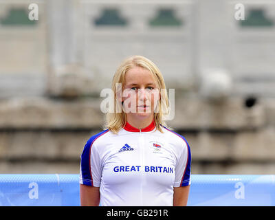 Emma Pooley, de Grande-Bretagne, après avoir passé l'argent dans le procès individuel des femmes sur le parcours de cyclisme le jour 5 lors des Jeux Olympiques de 2008 à Beijing. Banque D'Images