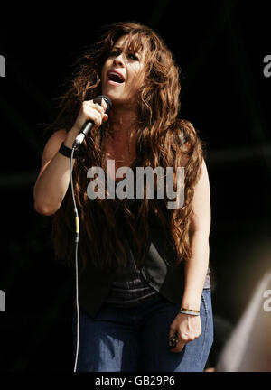 Alanis Morissette se présente au V Festival à Hylands Park, Chelmsford, Essex. Banque D'Images