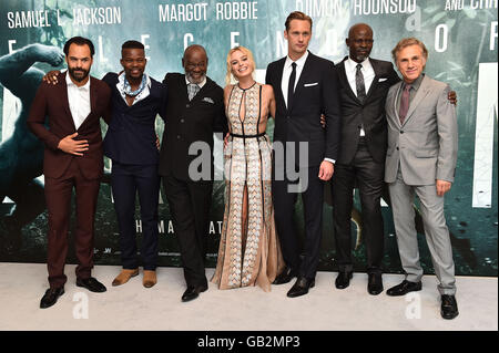 (L - R) Casper Crump, Sidney Ralitsoele, Yule Masiteng, Margot Robbie, Alexander Skarsgard, Djimon Hounsou et Christoph Waltz participant à la légende de Tarzan Première européenne tenue à Odéon, Leicester Square, Londres. Banque D'Images