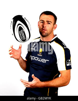 Chris Latham, le nouveau personnage de Worcester Warrior, pose lors d'un photocall au stade Sixways de Worcester. Banque D'Images