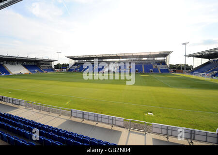 Une vue générale à l'intérieur de Weston Homes Community Stadium, stade de Colchester Uni Banque D'Images