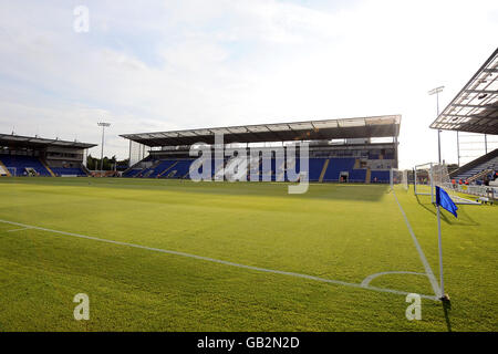 Une vue générale à l'intérieur de Weston Homes Community Stadium, stade de Colchester Uni Banque D'Images