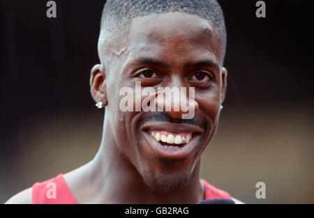 Dwain Chambers est tout sourire après avoir remporté la finale de 100m Banque D'Images