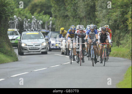 Cyclisme - Tour de Grande-Bretagne - phase 3 - Chard.Les concurrents passent par Timberscombe dans la vallée d'Avill à Exemoor pendant la troisième étape de la course de vélo Tour of Britain, Chard. Banque D'Images