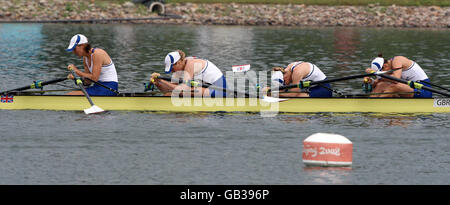 Katherine Graringer Frances Houghton, Debbie Flood et Annie Vernon réagissent en Grande-Bretagne (de gauche à droite) après avoir gagné de l'argent dans les sculpteurs quadruples féminins au parc olympique d'aviron-canoë Shunyi pendant les Jeux olympiques de Beijing en 2008, en Chine. Banque D'Images