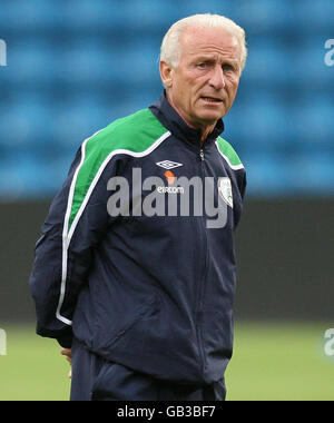 Giovanni Trapattoni, directeur de la République d'Irlande, lors d'une session de formation au stade Ullevaal, Oslo, Norvège. Banque D'Images