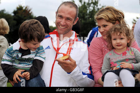 Athlétisme - Jeux olympiques d'accueil de l'équipe Go Famille et amis - Runneymeade Hotel and Spa Banque D'Images