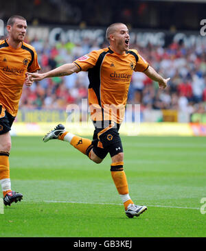 Michael Kightly, de Wolwolves, célèbre son deuxième but du match du championnat Coca-Cola à Molineux, Wolverhampton. Banque D'Images