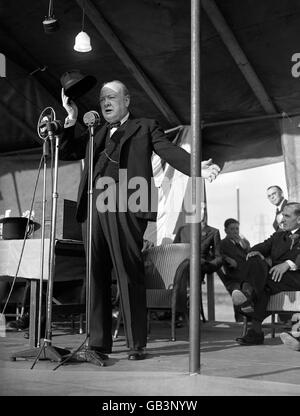 La Seconde Guerre mondiale - Le Premier ministre Winston Churchill - Londres - Walthamstow Stadium Banque D'Images