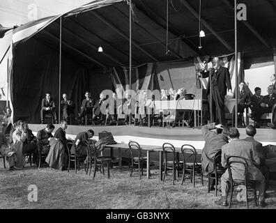 La Seconde Guerre mondiale - Le Premier ministre Winston Churchill - Londres - Walthamstow Stadium Banque D'Images