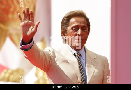 Le couturier Valentino arrive au photocall de Valentino : le dernier empereur, au Festival du film de Venise 2008, à Venise, en Italie. Banque D'Images