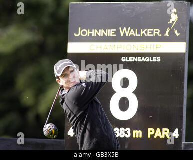 Justin Rose d'Angleterre sur le 8e tee pendant le Johnny Walker Championship à Gleneagles, Perthshire. Banque D'Images