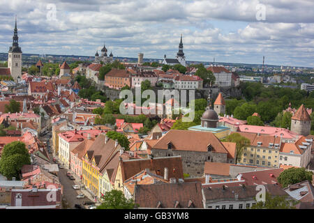 Tallinn, Estonie, les toits, les églises et la cathédrale Alexandre Nevski dans la vieille ville, Tallinn, Estonie, pays Baltes, Europe, UNION EUROPÉENNE Banque D'Images