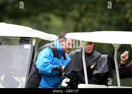 L'ancien directeur de l'Angleterre, Glenn Hoddle, participe aujourd'hui à la 4e Journée annuelle de golf de British Airways et au bal de gala au parcours de golf de Wentworth. La journée de golf est dans l'aide à lever des milliers de livres, pour l'organisme de bienfaisance DePaul Trust. La fiducie DePaul offre aux sans-abri et aux personnes défavorisées la possibilité de réaliser leur potentiel et de progresser vers un avenir indépendant et positif. Banque D'Images