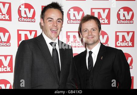 Anthony McPartlin (à gauche) et Declan Donnelly arrivent pour les prix TV Quick et TV Choice Awards 2008, au Dorchester, Park Lane, Londres. Banque D'Images