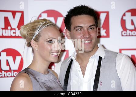 Camilla Dallerup et Kevin Sacre arrivent pour les prix TV Quick et TV Choice Awards 2008, au Dorchester, Park Lane, Londres. Banque D'Images