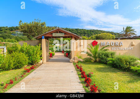 Corse, FRANCE - JUN 23, 2015 : porte d'entrée au restaurant sur Santa Manza beach qui est situé dans la partie sud de cor Banque D'Images