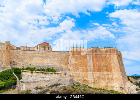 Une vue de la citadelle et les remparts de la ville de Bonifacio, Corse, France Banque D'Images