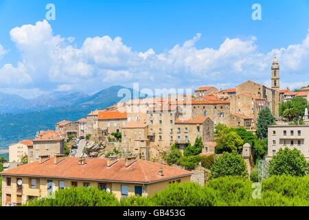 Avis de Sartene village avec maisons en pierre construit en style traditionnelle Corse, France Banque D'Images