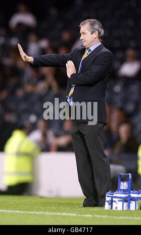 George Burley, responsable écossais, lors du match du Tennent's International Challenge au parc Hampden, à Glasgow. Banque D'Images