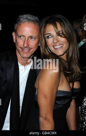 Elizabeth Hurley et Patrick Cox à l'après-fête pour les GQ Men of the Year Awards 2008, Royal Opera House, Covent Garden, Londres. Banque D'Images