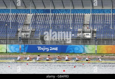 Jeux olympiques - Jeux Olympiques de Beijing 2008.Les huit équipes de femmes britanniques s'entraînent pour les Jeux olympiques de Pékin de 2008 au parc olympique d'aviron Shunyi, Beijing, Chine. Banque D'Images