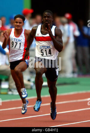 Les Dwain Chambers (514) de Grande-Bretagne mènent en action dans le 100 m chauffe Banque D'Images