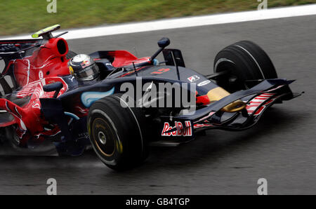 Sebastian Vettel, pilote de Scuderia Toro Rosso, fait le tour du Parabolica lors de la troisième pratique à Monza, en Italie. Banque D'Images