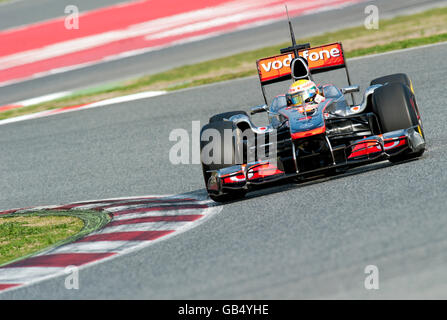 Le pilote britannique Lewis Hamilton au volant de sa McLaren-Mercedes MP4-26 voiture, sport automobile, la formule 1 sur le circuit de test Banque D'Images