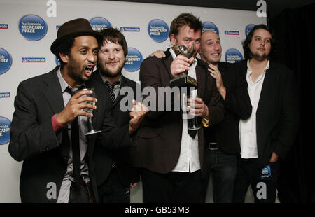 Elbow, lauréat du prix national de mercure 2008 lors de la cérémonie de remise des prix à l'hôtel Grosvenor House de Londres. Banque D'Images