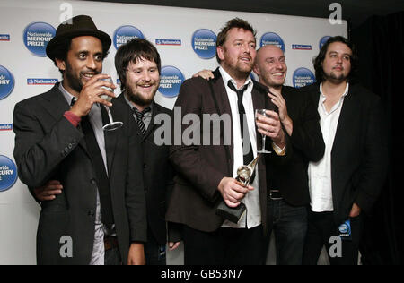 Elbow, lauréat du prix national de mercure 2008 lors de la cérémonie de remise des prix à l'hôtel Grosvenor House de Londres. Banque D'Images