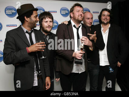 Elbow, lauréat du prix national de mercure 2008 lors de la cérémonie de remise des prix à l'hôtel Grosvenor House de Londres. Banque D'Images