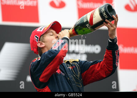 Sebastian Vettel, pilote de Toro Rosso, célèbre sa victoire lors du Grand Prix d'Italie à Monza, en Italie. Banque D'Images