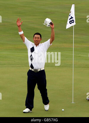 Golf - 37e Ryder Cup - Etats-Unis / Europe - première journée - Valhalla Golf Club.Anthony Kim, aux États-Unis, célèbre pendant les Fourballs le premier jour au Valhalla Golf Club, Louisville, États-Unis. Banque D'Images