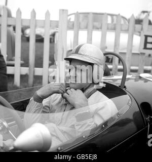 Courses automobiles - Denis Hulme.Denis Hulme, le protesté de 30 ans de l'ancien pilote de course champion du monde Jack Brabham. Banque D'Images