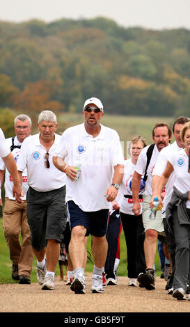 Sir Ian Botham charité à pied Banque D'Images