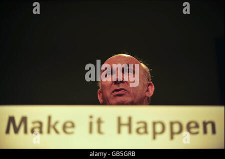 Vince Cable, porte-parole du trésor libéral démocrate, s'adressant à la conférence annuelle de son parti au BIC de Bournemouth. Banque D'Images