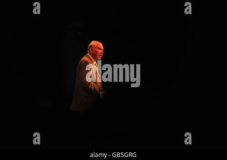 Vince Cable, porte-parole du trésor libéral démocrate, s'adressant à la conférence annuelle de son parti au BIC de Bournemouth. Banque D'Images