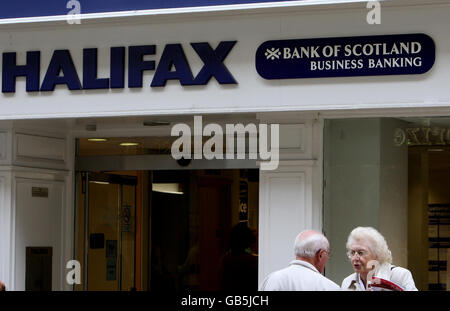 Fusion possible entre Lloyds TSB et HBOS.Vue générale d'une succursale de la Halifax Bank of Scotland, au centre de Cambridge, Cambridgeshire. Banque D'Images