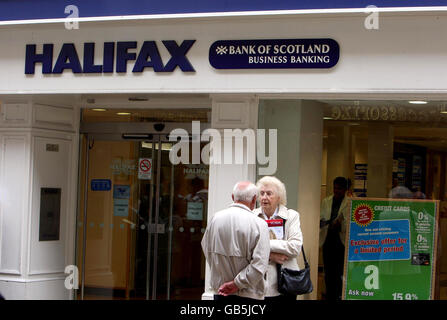 Vue générale d'une succursale de la Halifax Bank of Scotland, au centre de Cambridge, Cambridgeshire. Banque D'Images