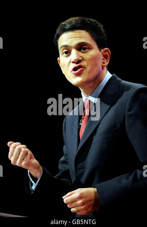 Le secrétaire aux Affaires étrangères David Miliband s'adresse à la conférence du Parti travailliste à Manchester Central, à Manchester. Banque D'Images