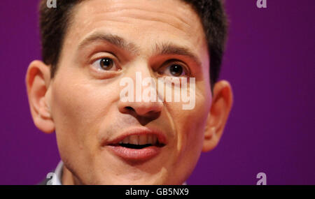 Le secrétaire aux Affaires étrangères David Miliband s'adresse à la conférence du Parti travailliste à Manchester Central, à Manchester. Banque D'Images