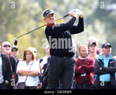 Colin Montgomerie d'Écosse sur le 2e tee pendant les Quinn Insurance British Masters au Beffroi, Wishaw, Sutton Coldfield. Banque D'Images