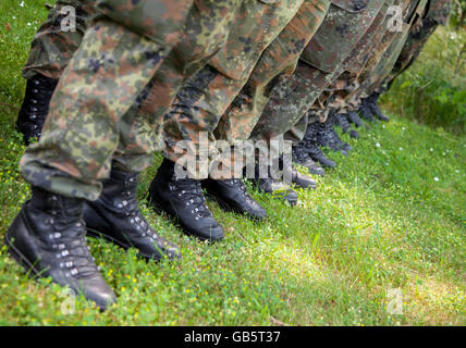 Bottes de soldats allemands dans une rangée Banque D'Images