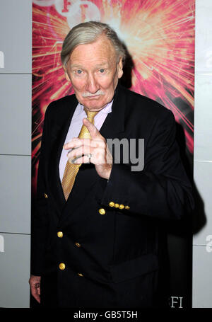 Leslie Phillips arrive pour le BFI: A Story in Pictures Party pour marquer le 75e anniversaire du British film Institute au BFI Southbank dans le sud de Londres. Banque D'Images