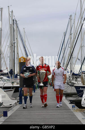 Leo Cullen de Leinster (à gauche) avec Paul O'Connell de Munster (au centre) Ulster's Rory Best avec la Heineken Cup lors du lancement de la Heineken Cup à la marina près du restaurant Cruzzo à Malahide, Dublin, Irlande. Banque D'Images