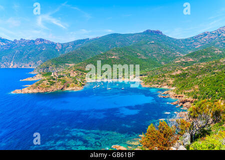 Une vue magnifique de la baie de Girolata avec azure de l'eau de mer, la Corse, France Banque D'Images