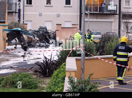 Accident d'hélicoptère.Scène un hélicoptère s'est écrasé à côté d'une école à Bettystown Co Meath. Banque D'Images