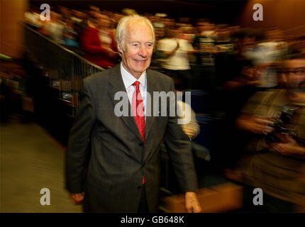 Compositeur et ami légendaire des Beatles, Sir George Martin est honoré au University College de Dublin par la Société littéraire et historique avec le prix James Joyce. Banque D'Images